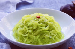 凉拌莴笋丝用焯水吗,焯水与否，营养与口感的权衡