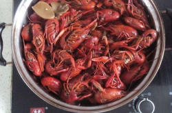 麻辣小龙虾的做法家常,香辣鲜香，一虾在手，美味尽享