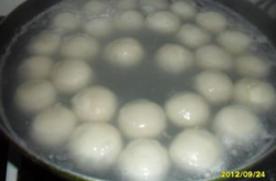 煮冻汤圆的正确方法,传统美食的完美呈现