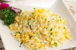 如何炒蛋炒饭比较好吃,搭配食材，轻松炒出美味蛋炒饭